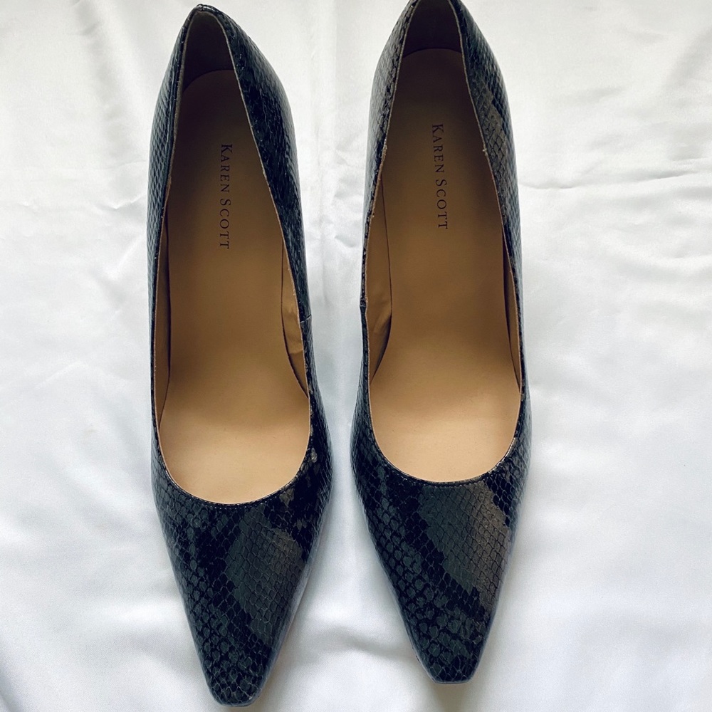 Karen Scott Heels